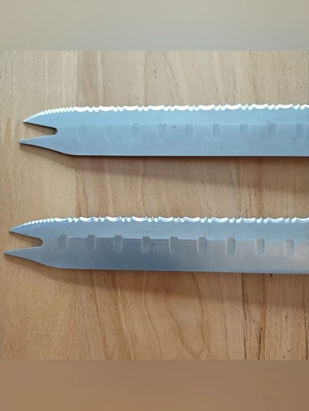 Forever Sharp Server Knife Pair (2) Surgical Stainless Steel Tip Serrated Slicer